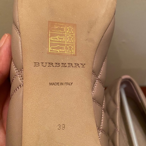 Burberry Flats - Picture 3 of 5